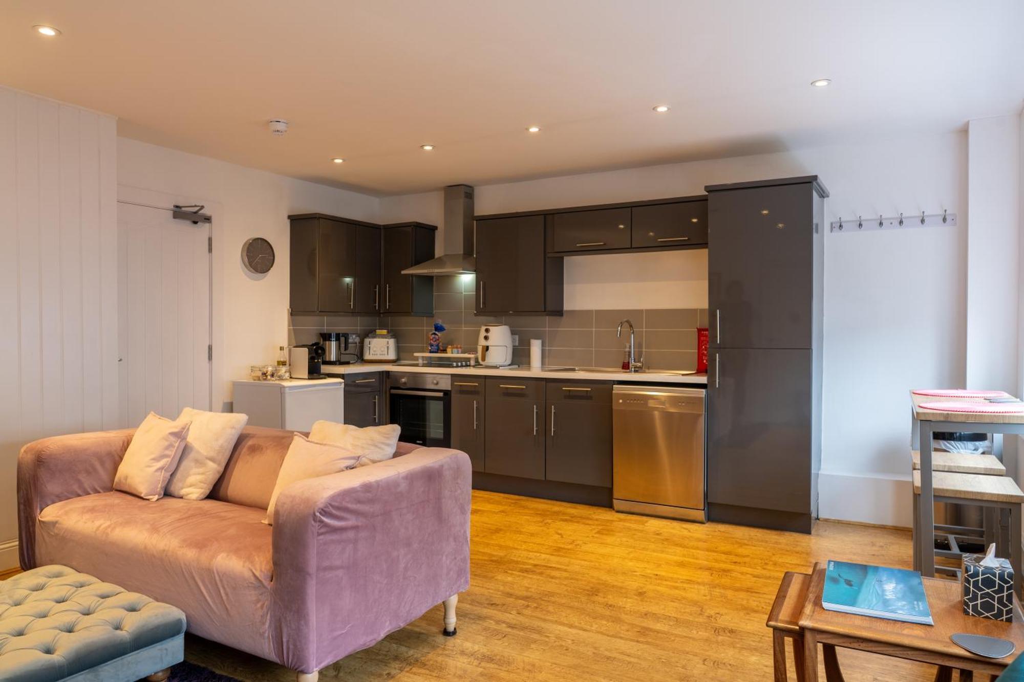 Cute 1 Bed Apartment 2 Mins From The Sea - Sleeps 4, Flat 8 The Gables, Church Street, Lyme Regis Zewnętrze zdjęcie