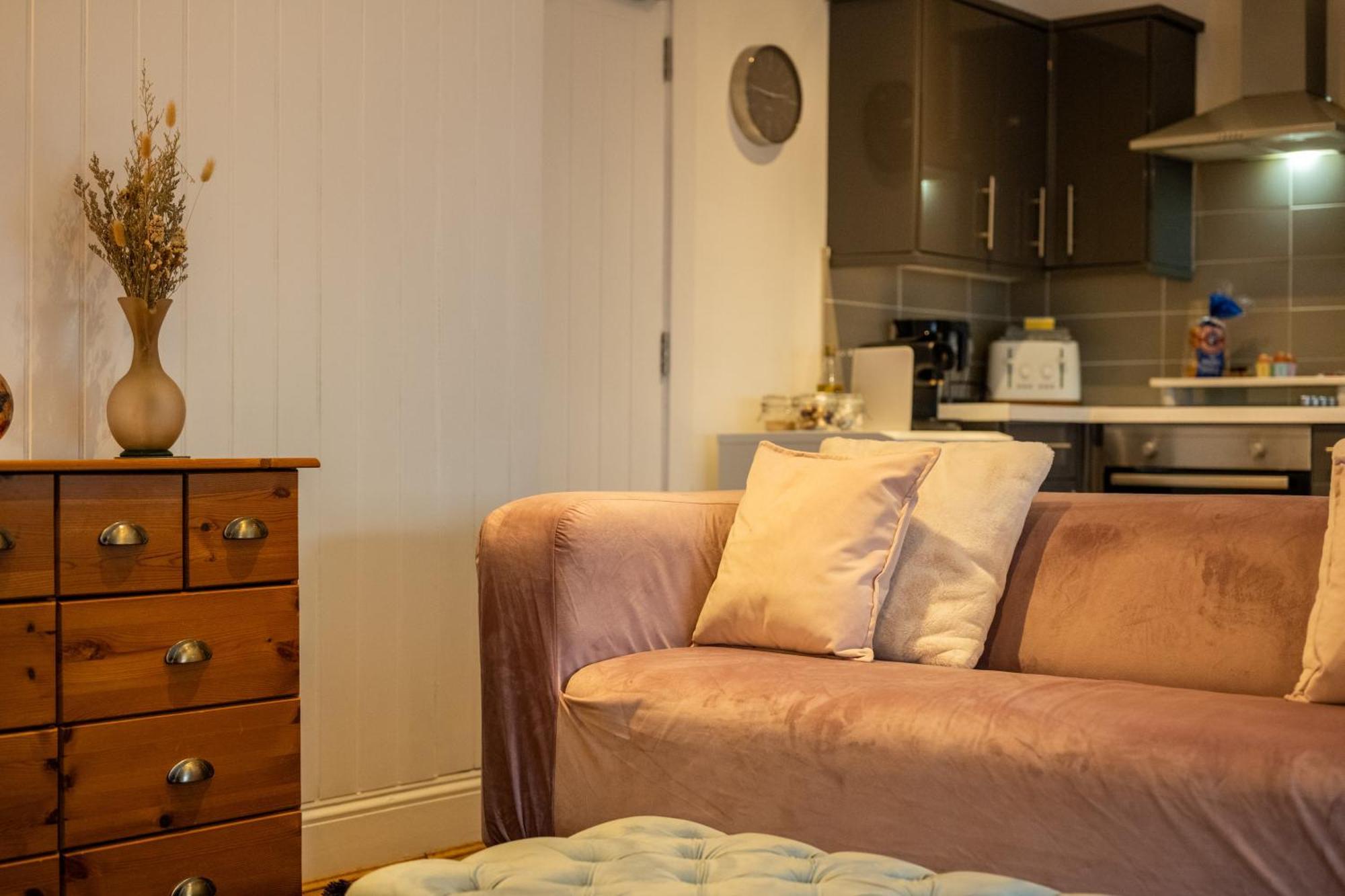 Cute 1 Bed Apartment 2 Mins From The Sea - Sleeps 4, Flat 8 The Gables, Church Street, Lyme Regis Zewnętrze zdjęcie